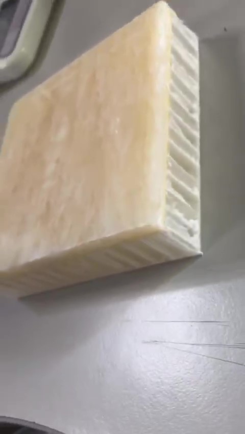 Onyx bonded to translucent honeycomb