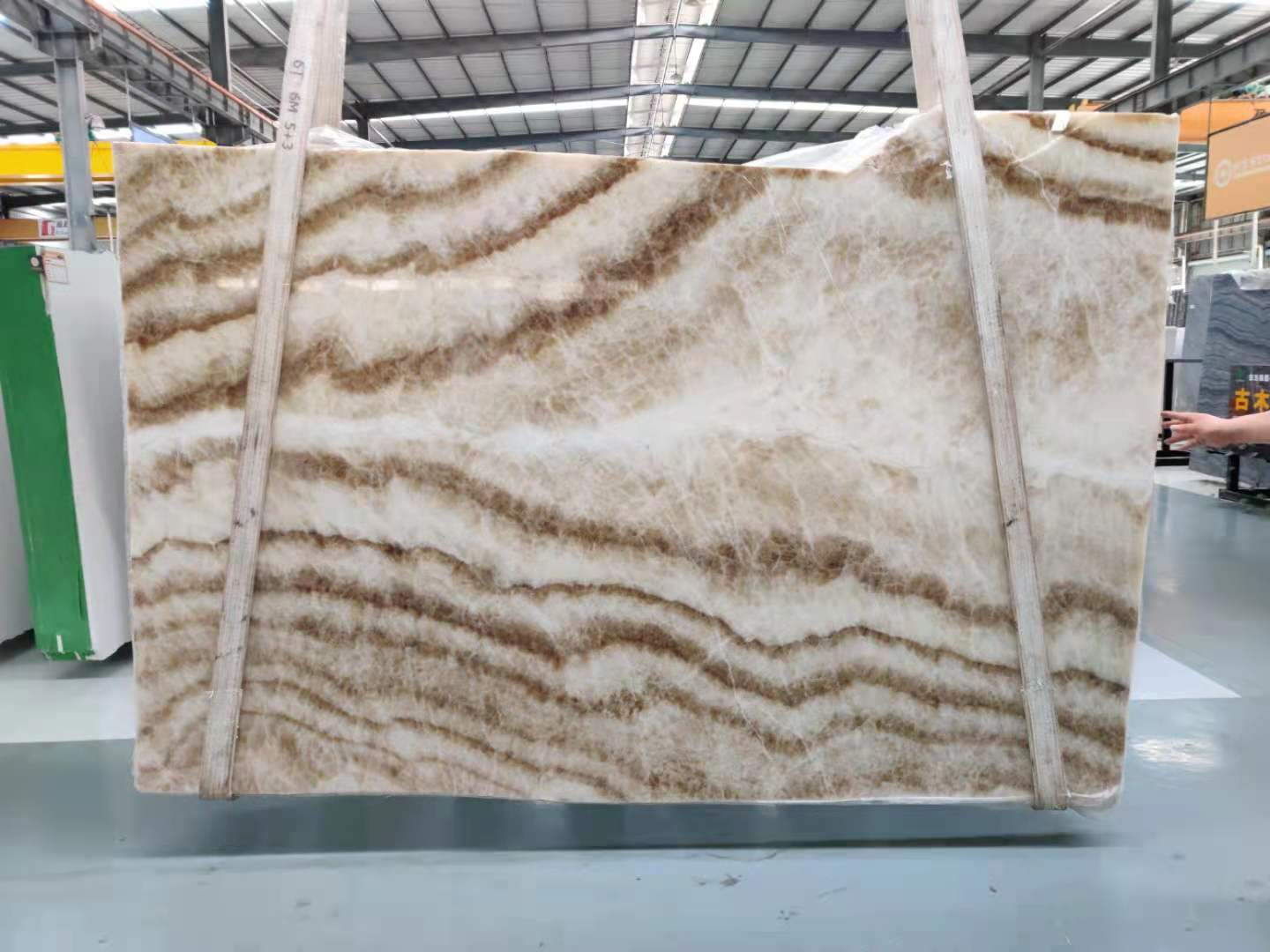 Vein-cut onyx prepared for backlighting